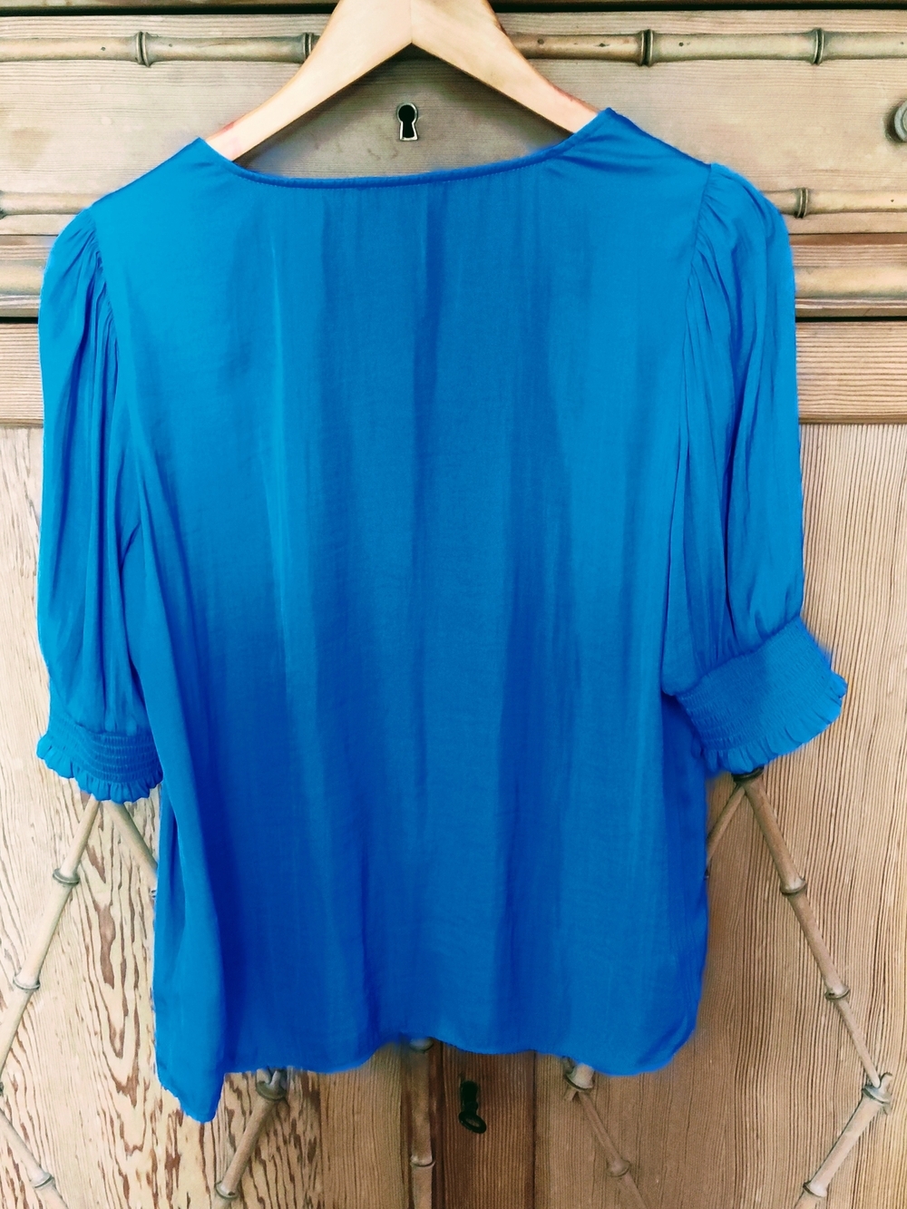 Maison d' Amelie Vibrant 2026 Trending Blue V-Neck - Picture 2 of 6